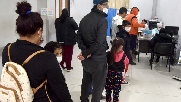 Gripe en niños: Aconsejan evitar automedicación y remedios caseros como única opción terapéutica