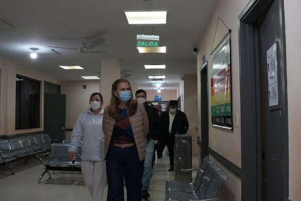 San Juan Bautista: Ministra de Salud detecta irregularidades y anuncia medidas disciplinarias en el Hospital Regional - Nacionales - ABC Color
