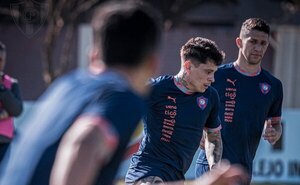 Versus / Martínez, preocupado por la llegada tardía de refuerzos: "Está muy mal..."
