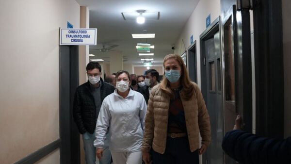 En otra visita sorpresa a hospitales, Barán vuelve a encontrar que médicos no están en sus puestos