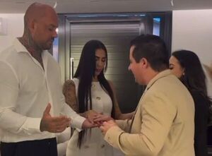 La modelo y piloto Nara Arzamendia y su prometido recibieron “la bendición”