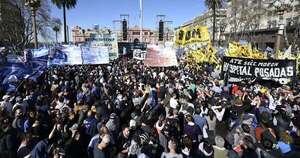 La Nación / Cuarto día de prisión: Cristina denuncia provocación de la Policía