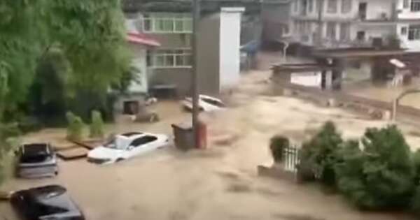 La Nación / Desesperación en China: repentinas lluvias obligan al éxodo de más de 50.000 personas