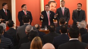 Peña dará su informe al Congreso, pero antes, a la ANR