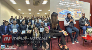 INTENDENTE DE CARMEN DEL PARANÁ PARTICIPA EN CONVERSATORIO CON ESTUDIANTES
