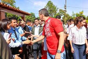 Pupitres prometidos por Peña nunca llegaron a escuela de Paraguarí - Política - ABC Color
