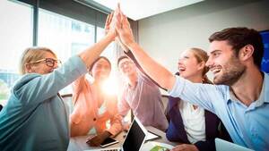 “Líderes más humanos”: Empresas hoy invierten en el desarrollo personal de sus trabajadores