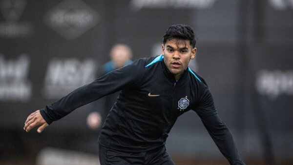 Olimpia golea en su primer ensayo futbolístico