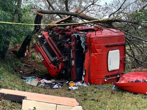 San Pedro: choque frontal entre camiones deja dos fallecidos y varios heridos - trece