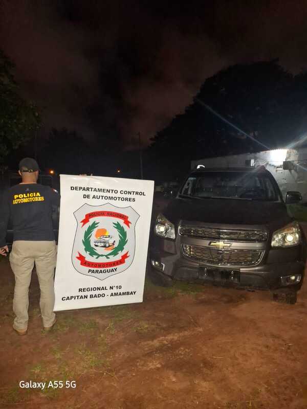 Hallan Camioneta Robada en Brasil Abandonada en Capitán Bado