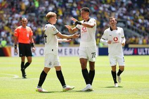 Versus / Borussia da un paso hacia octavos tumbando a un bravísimo Mamelodi de Sudáfrica