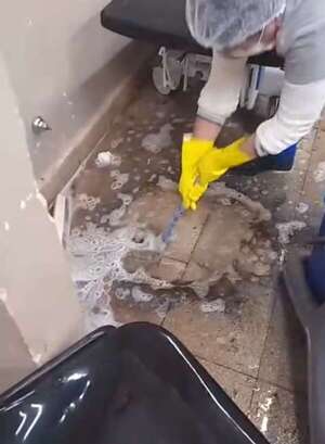 Enfermera fungió de plomera por carencias en salud pública - Nacionales - ABC Color