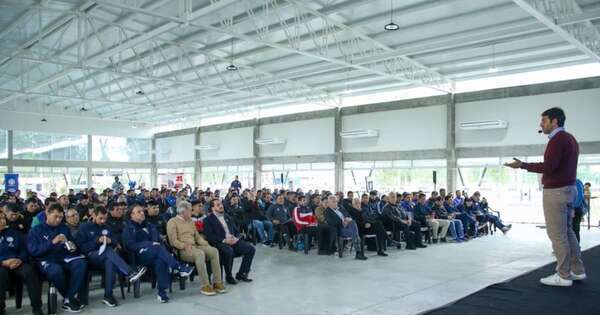 La Nación / Seminario de fútbol formativo fue un éxito