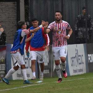 San Lorenzo vuelve al triunfo con un penal sobre el final   - Fútbol de Intermedia - ABC Color