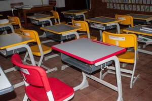Pupitres chinos: solo el 25% de escuelas de dos distritos de Itapúa recibieron el mobiliario - Política - ABC Color