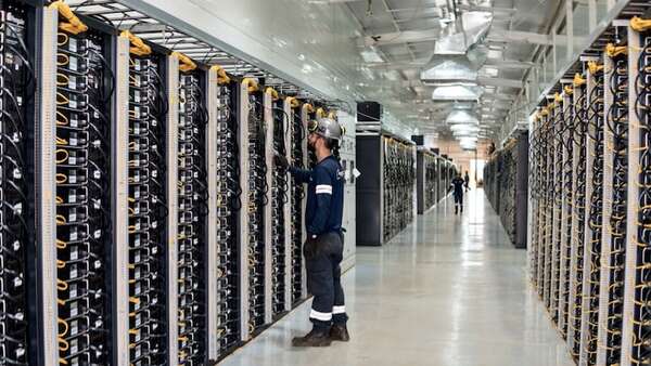 Energía eléctrica se queda en casa: cómo el Paraguay puede liderar la revolución digital - Negocios - ABC Color