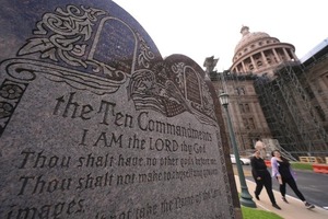 Nueva ley de Texas exigirá exhibir los 10 Mandamientos en aulas de escuelas públicas