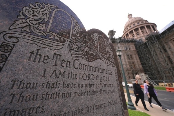 Nueva ley de Texas exigirá exhibir los 10 Mandamientos en aulas de escuelas públicas