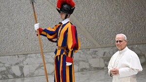 El Papa llama a frenar la guerra antes de que se convierte en una "vorágine irreparable"
