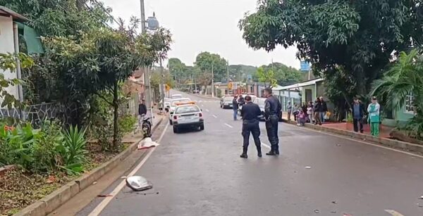 Niña de 12 años muere al caer de moto tras roce con otro carro