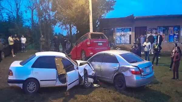 Accidente fatal en San Ignacio deja un peatón muerto y dos autos dañados