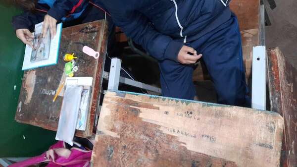 Pupitres chinos: Varias escuelas de Central no reciben los muebles y siguen usando sillas y mesas en deplorable estado - Nacionales - ABC Color