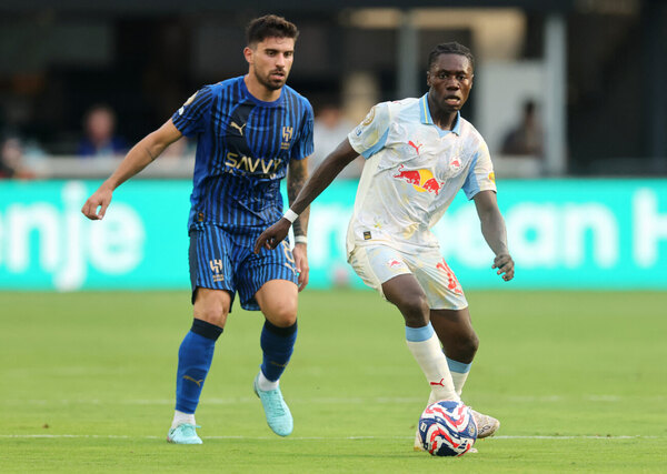 Versus / Salzburgo y Al Hilal suman, pero quedan con sabor a poco