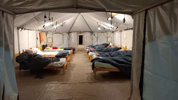 Así recibieron a los primeros asistidos en el albergue de la SEN en la Costanera Norte de Asunción - Nacionales - ABC Color