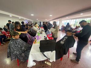 Solidaridad y talento: Estilistas y barberos se unen por los abuelos del Hogar Santa María