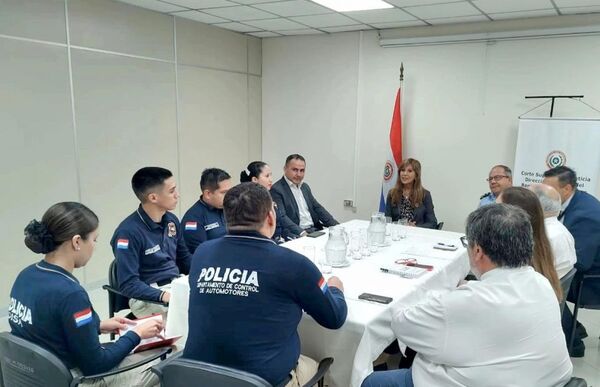 Reunión entre representantes de DRA y Policía Nacional para optimizar servicio