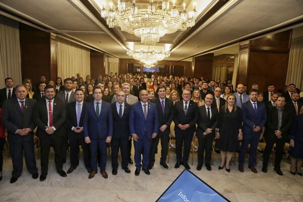 Ministro Santander participó de la presentación del informe de gestión del defensor general