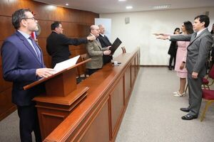 Presidente Diesel y ministro Benítez Riera tomaron juramento a jueza y defensor público