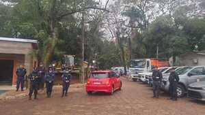 Fuerte dispositivo policial en la Municipalidad de CDE para aguardar al interventor