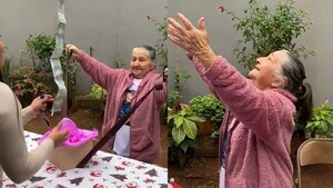 El regalo “volador” que casi hace llorar a la abuela en su cumple 84