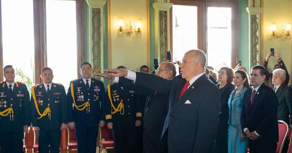 La Nación / Ejecutivo toma juramento de nuevos embajadores en Taiwán y Turquía