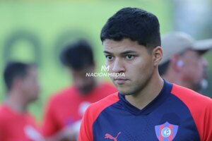 Versus / Sin lugar en Cerro, Alan Núñez jugará en el fútbol europeo