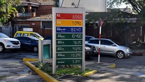 Emblemas siguen reajustando precios de sus combustibles