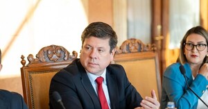 Giménez advierte a Jara sobre los precios de Petropar y acusa a los privados de especular con la guerra