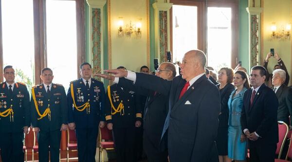 Peña toma juramento a nuevos embajadores en Turquía y Taiwán