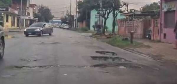 Atención conductores: inminente peligro en una calle fernandina del barrio Santa María - Crónicas Ciudadanas - ABC Color