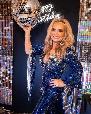 Sara Allinquant celebró su cumpleaños con una temática disco chic - Gente - ABC Color