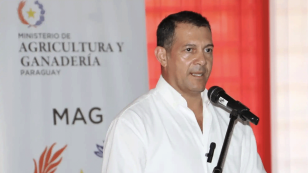 Denuncian a ministro Giménez por desvío millonario