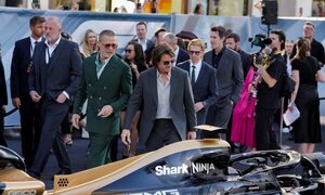 Tom Cruise apareció de sorpresa en el estreno de “F1: La película” de Brad Pitt