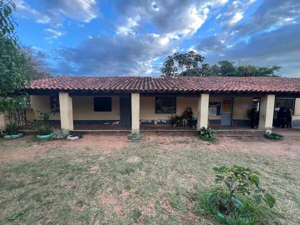 Pirayú: Intendencia solicita clausura urgente de aulas en cinco instituciones educativas por peligro de derrumbe - Nacionales - ABC Color