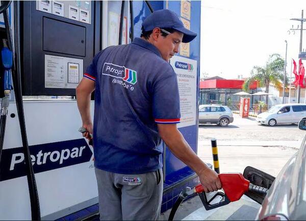 Petropar mantendrá precios de sus combustibles por ahora, confirma Eddie Jara