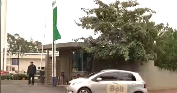 La Nación / Piden regular uso de taxi por App
