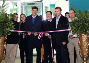 Universitaria abre sus puertas en Shopping China de PJC - Empresariales - ABC Color