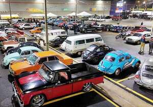 Abasto Este celebró su primer año con muestra de autos clásicos - Empresariales - ABC Color