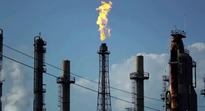 Precio del petróleo cae hasta 7%
