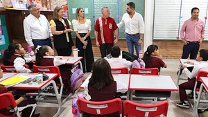 Pupitres chinos y kits escolares no llegaron en Central